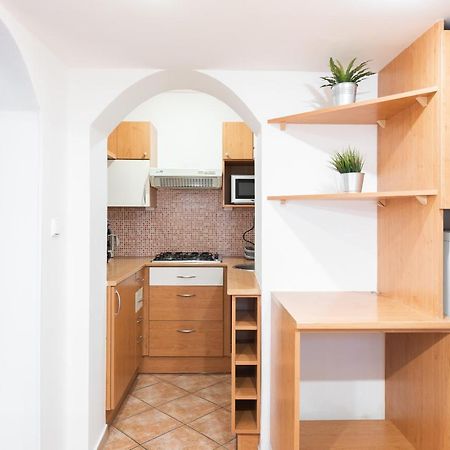 Budget Reznicka apartment Prag Exteriör bild