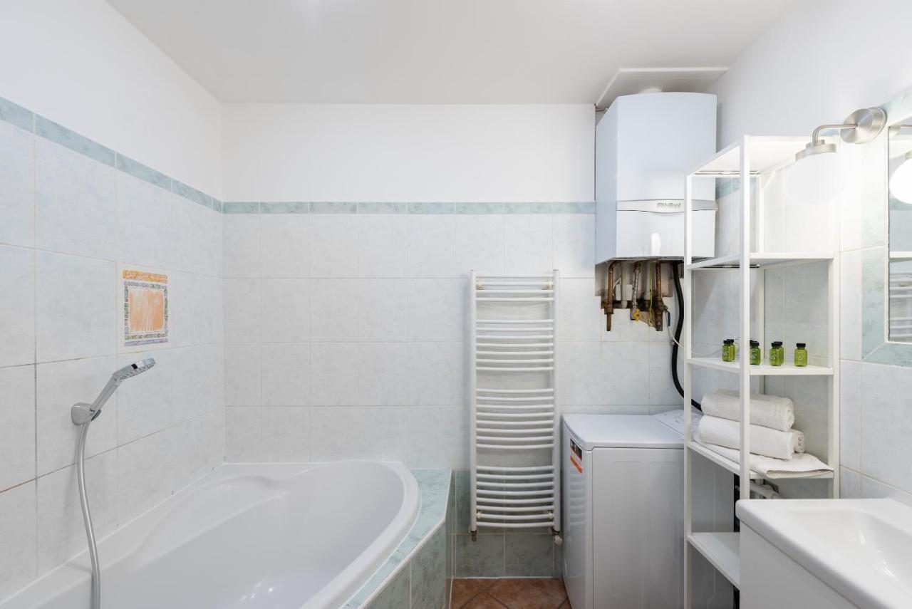 Budget Reznicka apartment Prag Exteriör bild
