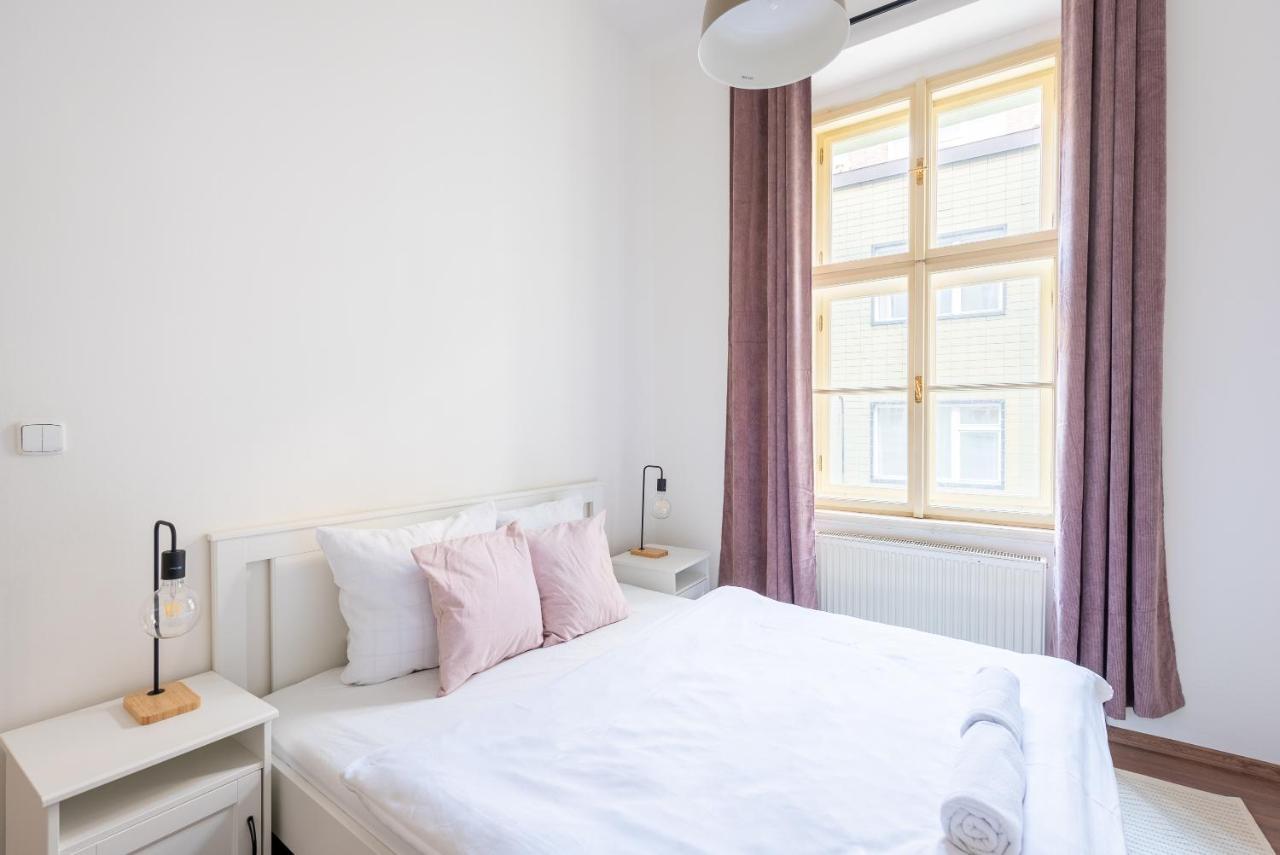 Budget Reznicka apartment Prag Exteriör bild