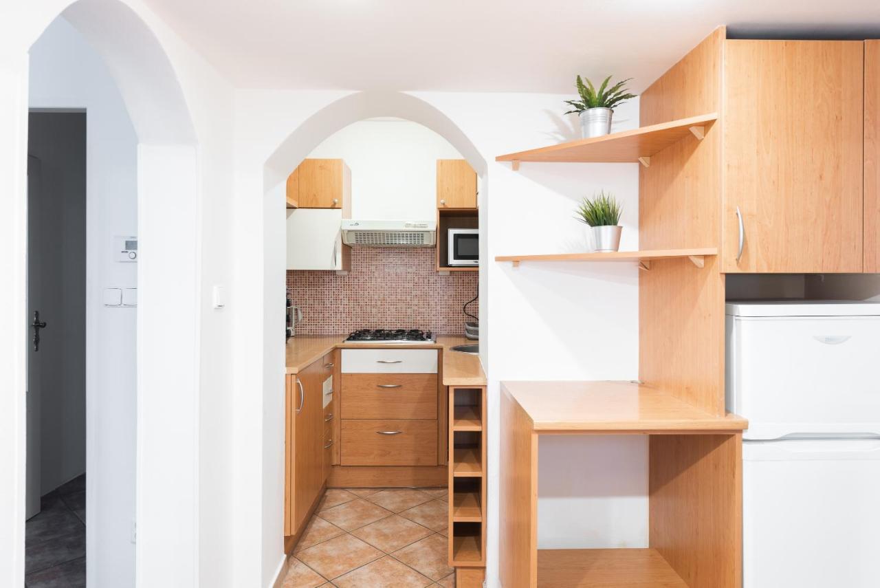 Budget Reznicka apartment Prag Exteriör bild