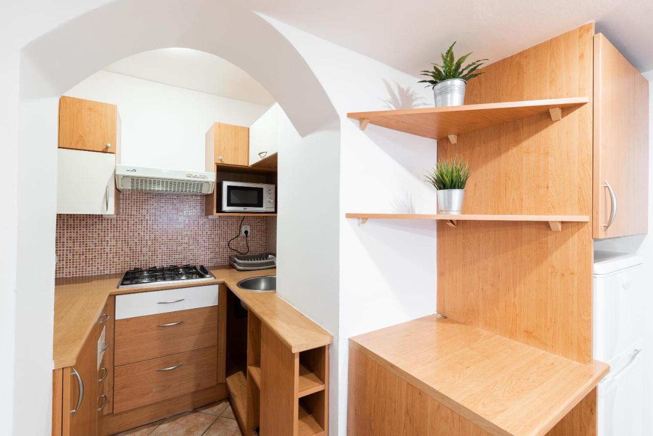 Budget Reznicka apartment Prag Exteriör bild